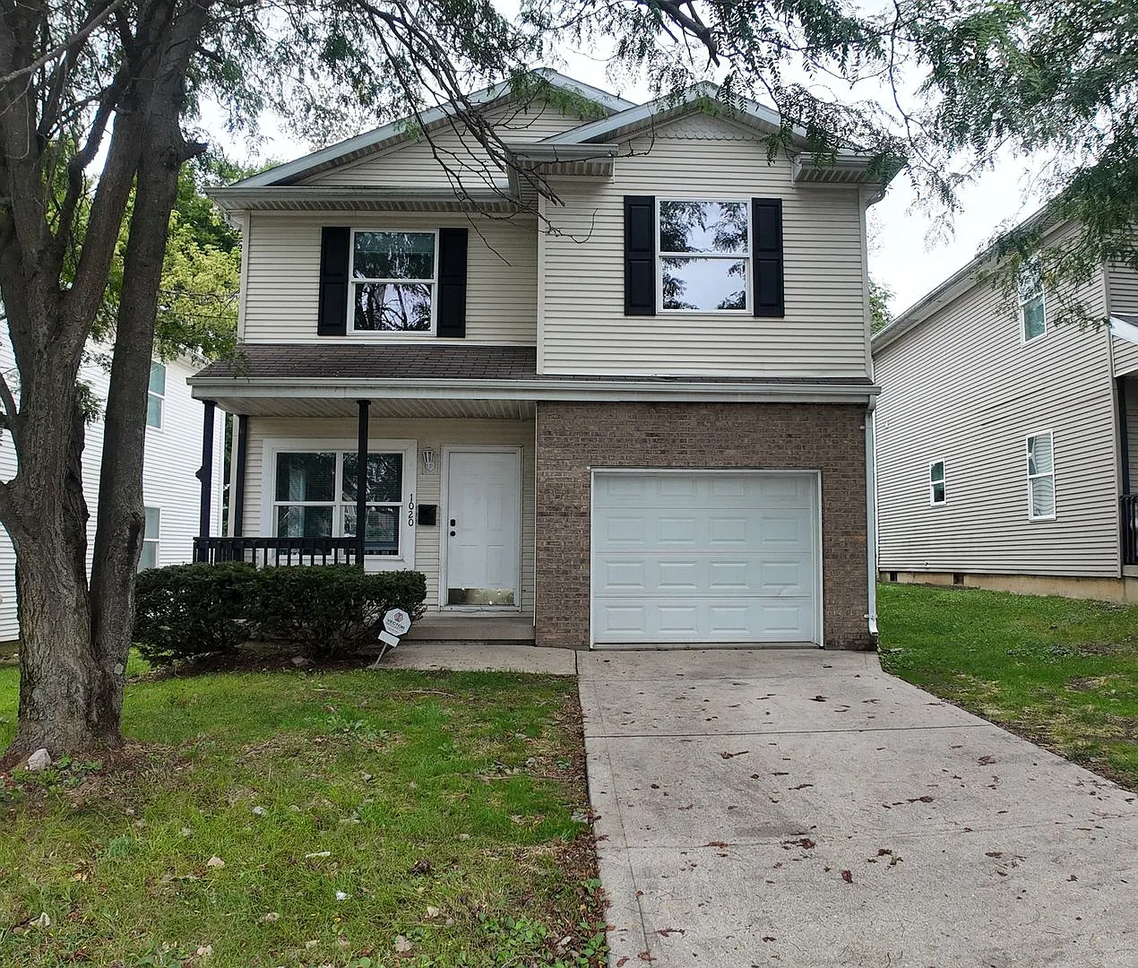 Remodeled 4 Bedroom Home with Big Kitchen and Central A/C & Heat — Photo 1