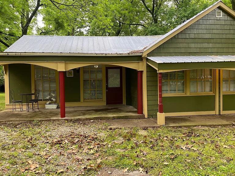 2902 E Grand St — Photo 20