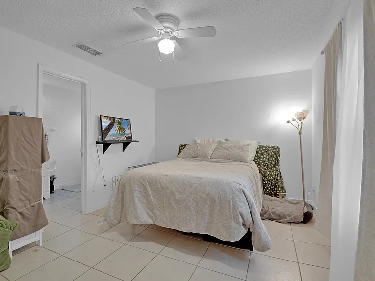 444 Island View Cir — Photo 31