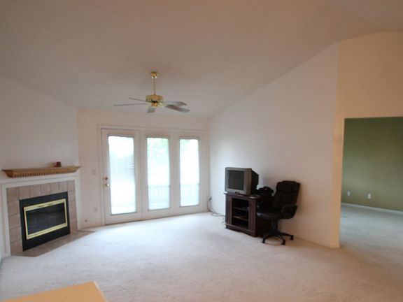 3rd image of 1680 Piper Ln #208