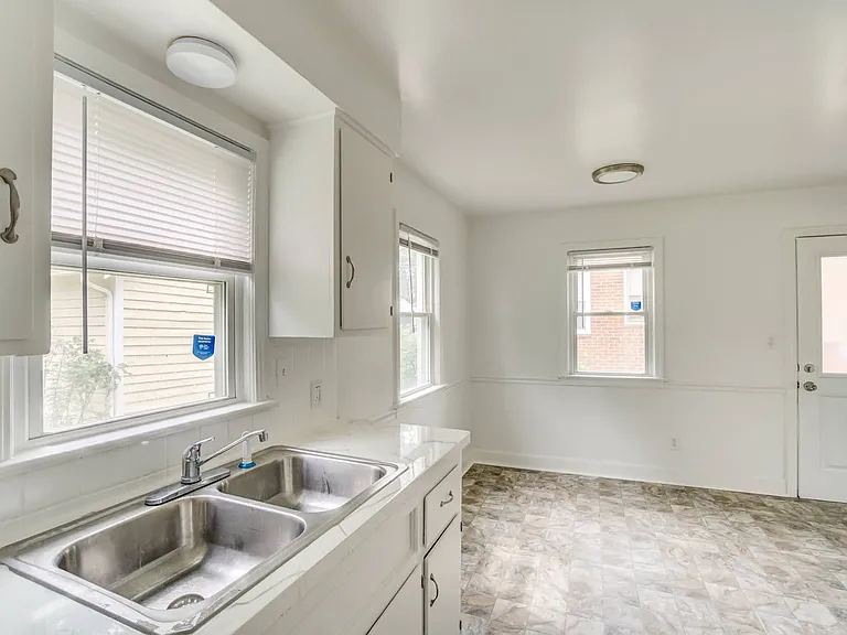 1343 Victory Dr — Photo 16