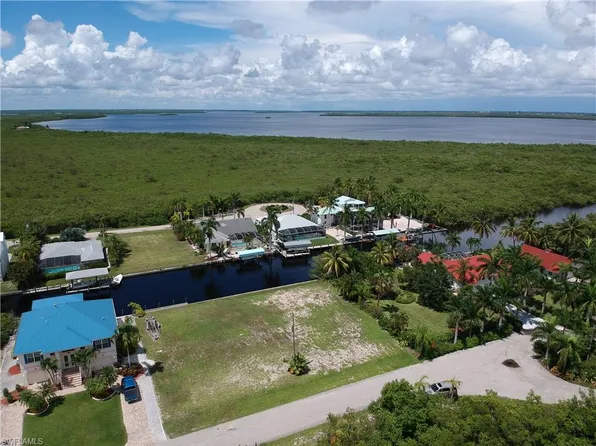 3262 Pine Tree Dr, Saint James City, FL 33956