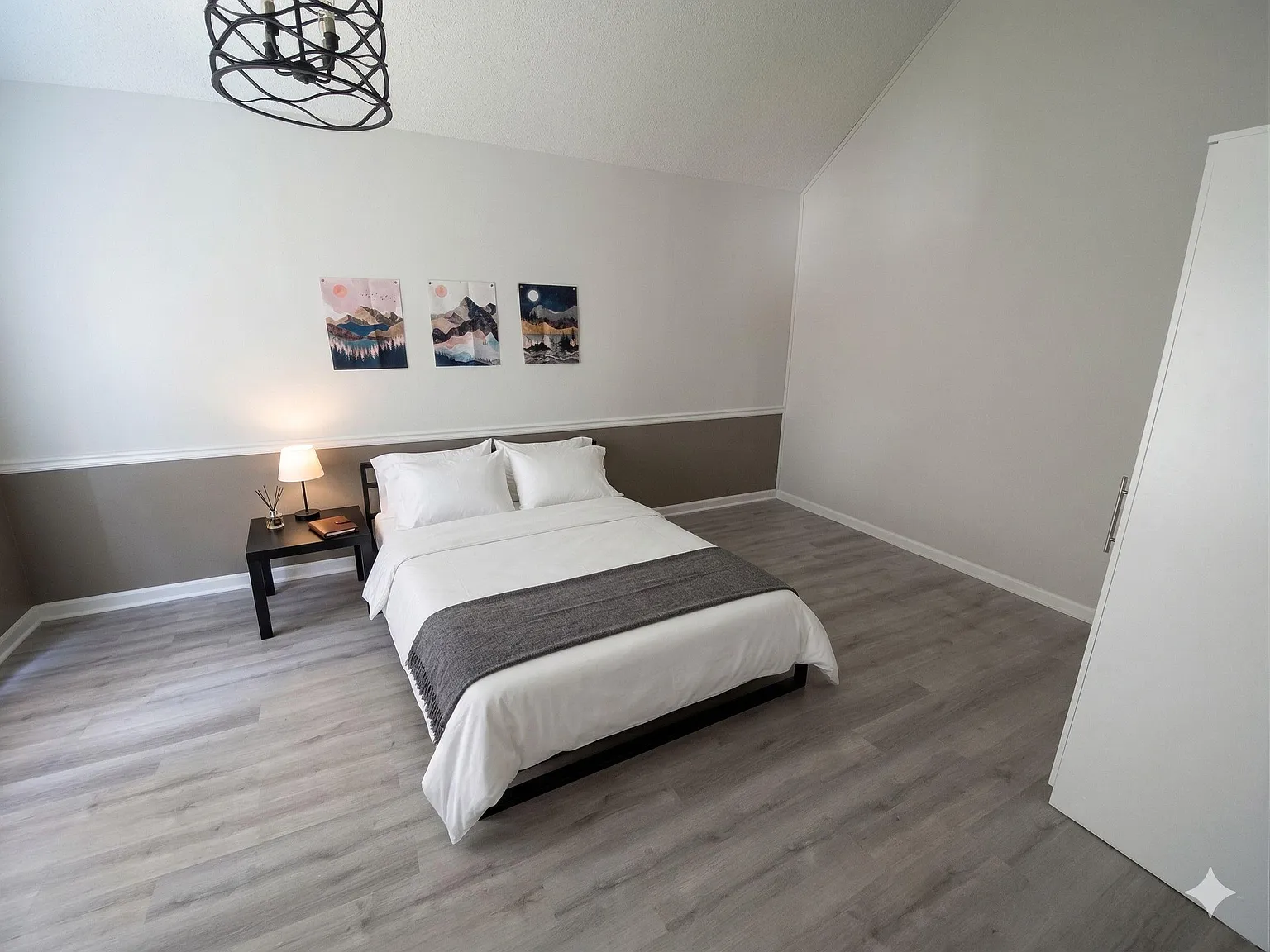 4 bed, 4.0 bath, 3658 sqft, $901 — Photo 1