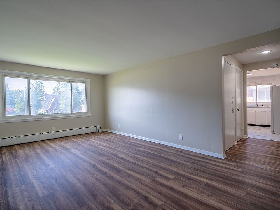 1st image of 2660 Sheridan Dr #3