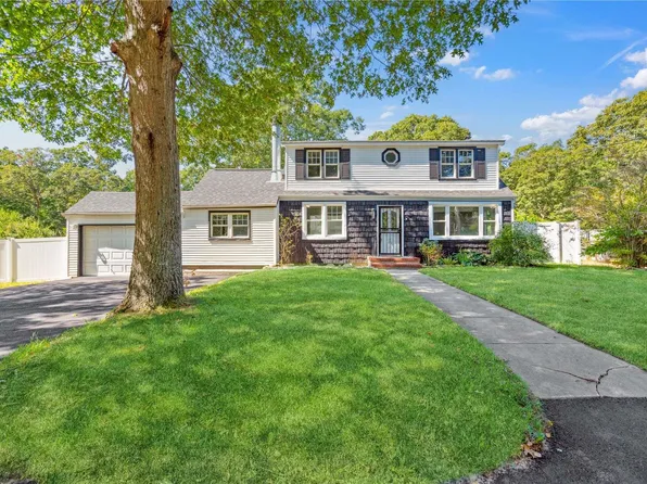 18 Dourland Road, Medford, NY 11763