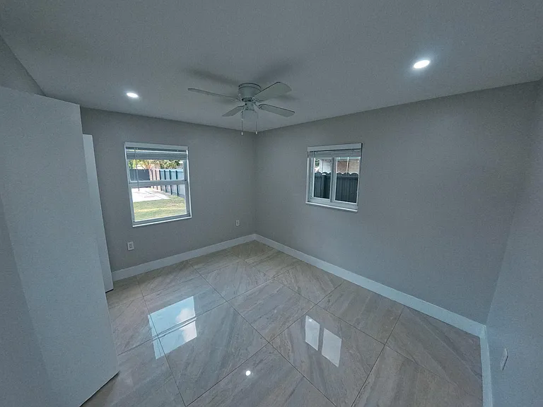 352 Johnston St — Photo 17