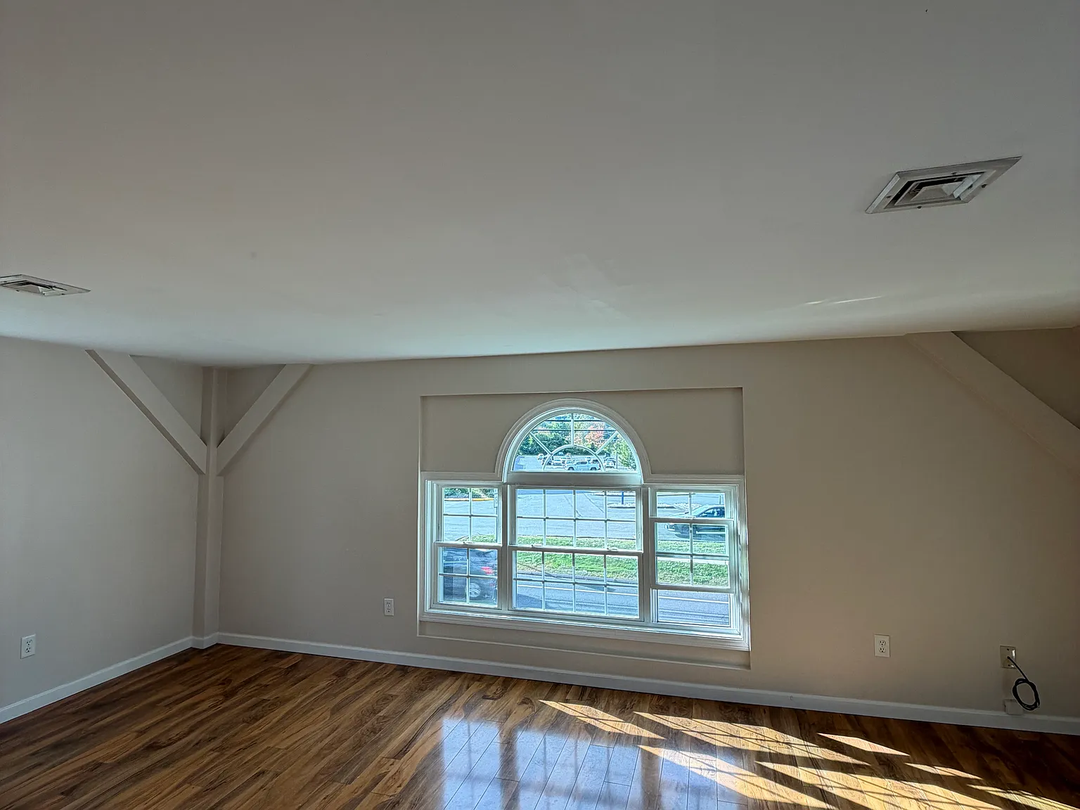 1 bed, 800 sqft, $1,550 — Photo 4