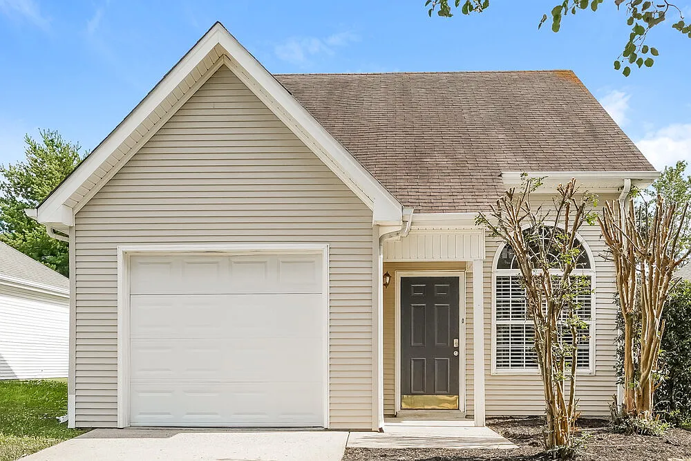 3 bed, 2.0 bath, 1080 sqft, $1,795 — Photo 1