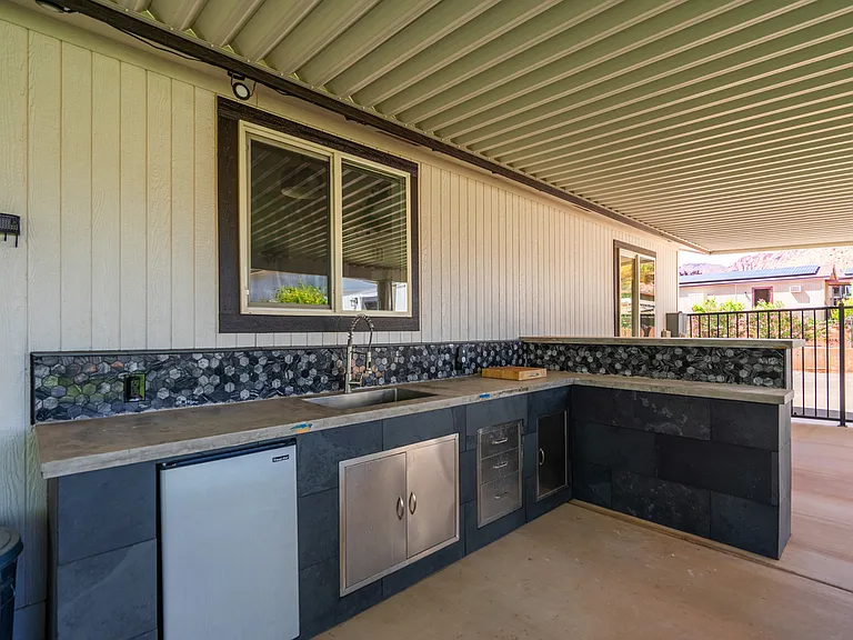 264 N 100 W — Photo 27