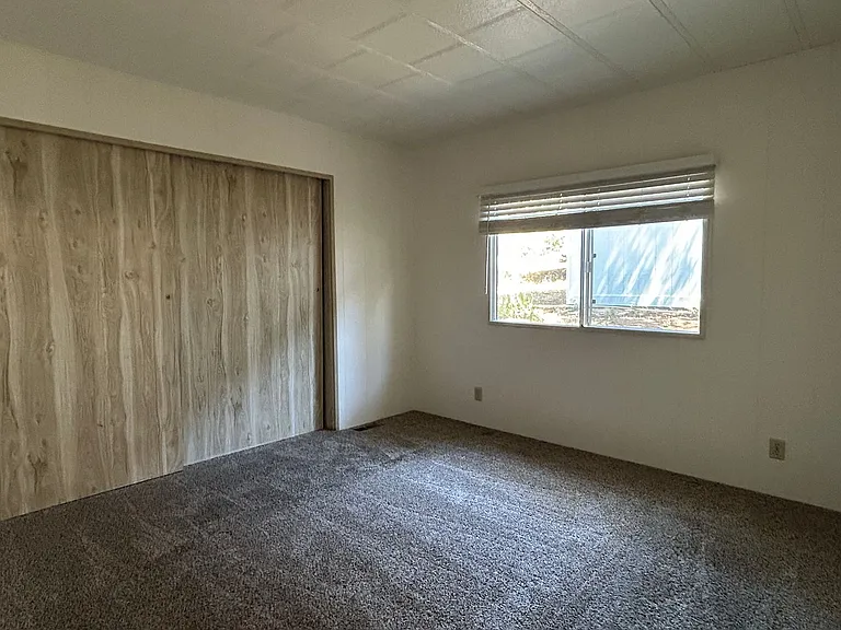 373 Lodgeview Dr — Photo 9