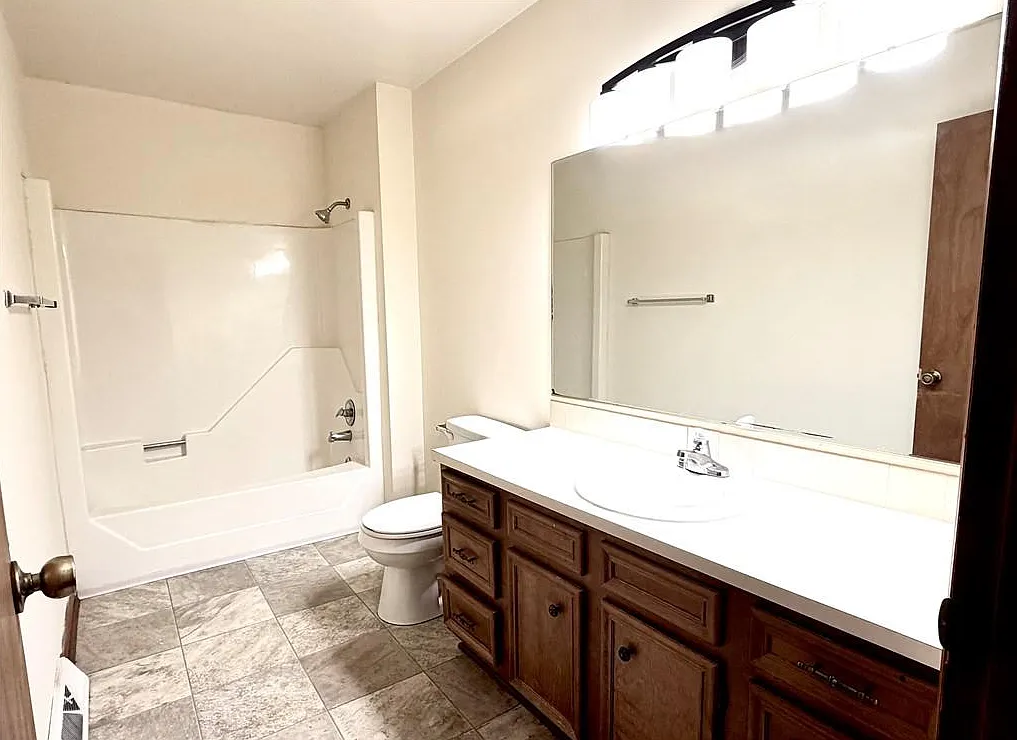 2 bed, 1184 sqft, $1,225 — Photo 4