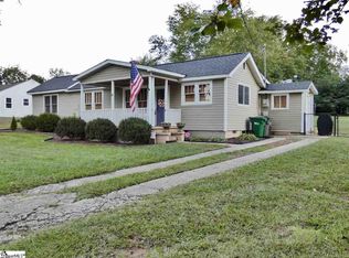 9 Edgewater Ln, Greenville, SC 29609