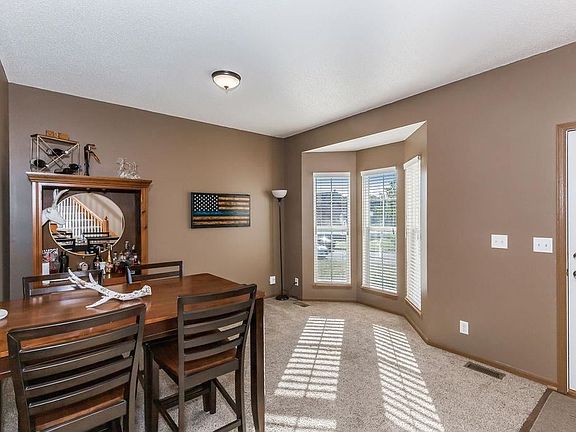 5th image of 520 River Dr