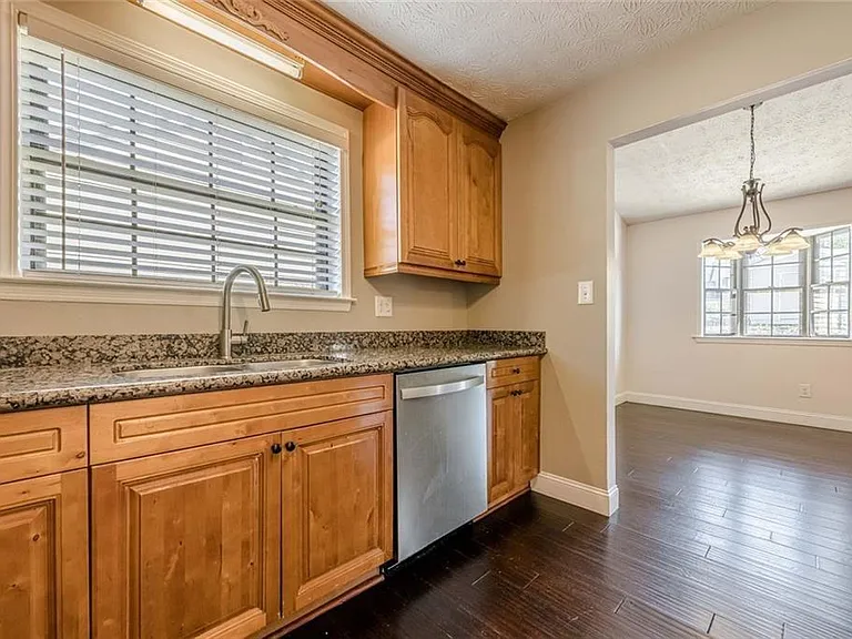 2491 Redfield Dr — Photo 13