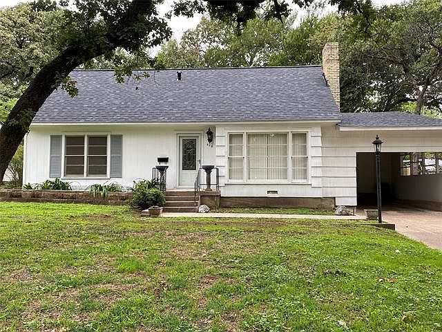 1st image of 925 Red Oak Ln