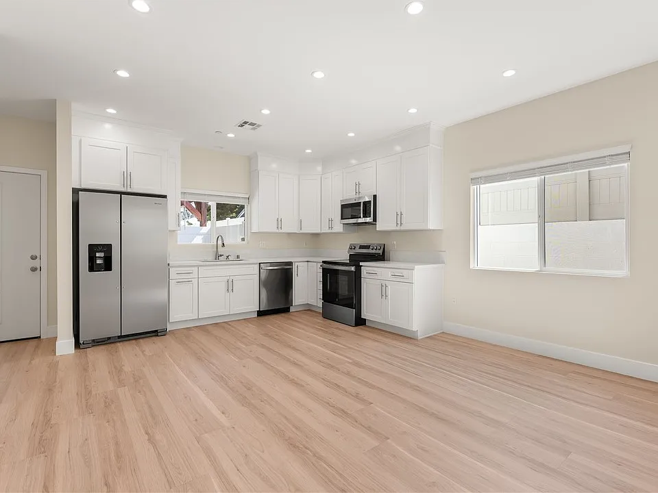 14924 1/2 Kittridge St