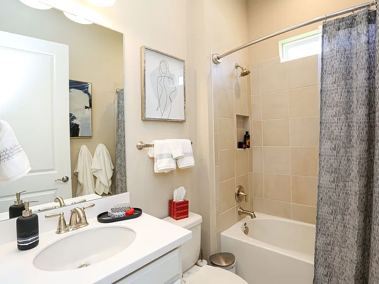 15318 Aprile St — Photo 40