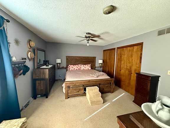 5th image of 307 E 19th St