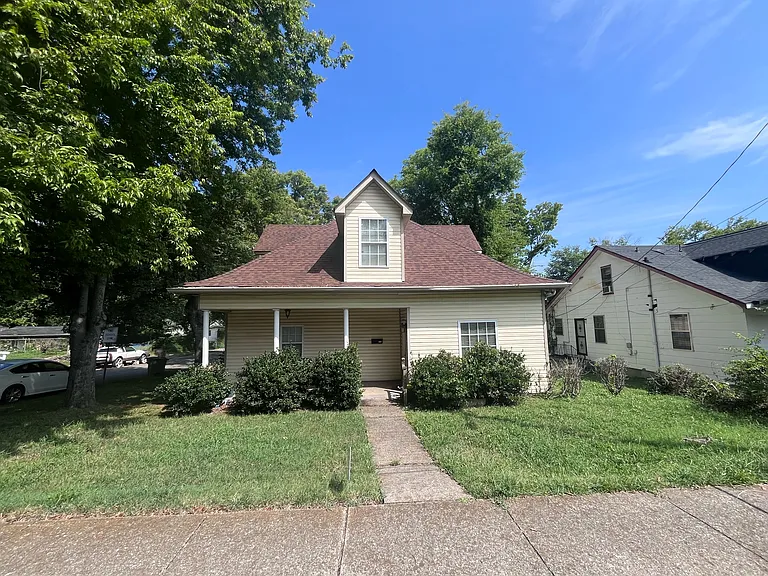 2420 Albion St — Photo 2