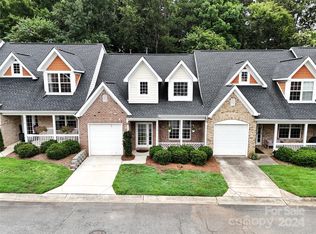 4464 Coventry Row Ct, Charlotte, NC 28270