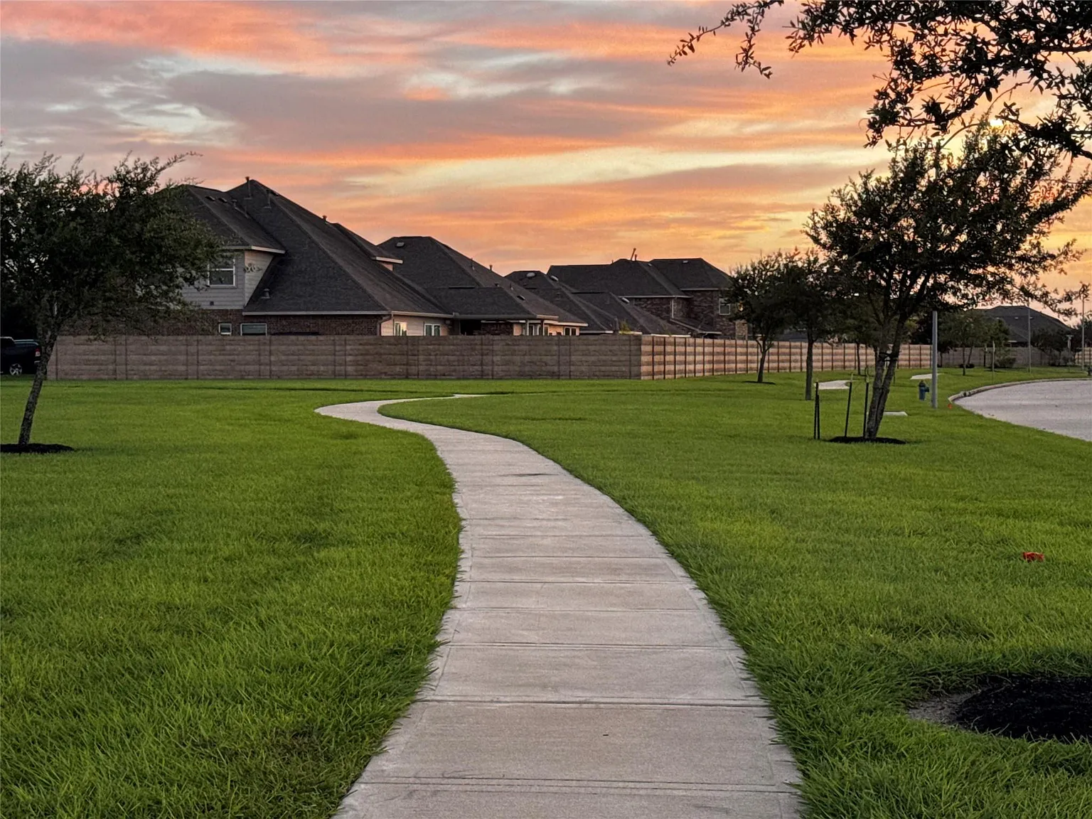 3 bed, 2.0 bath, 1596 sqft, $2,500 — Photo 3