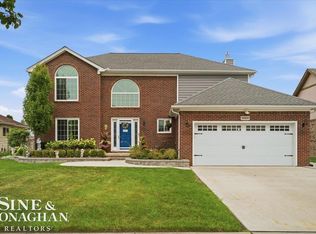 35435 Saint Clair Dr, New Baltimore, MI 48047
