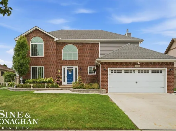 35435 Saint Clair Dr, New Baltimore, MI 48047