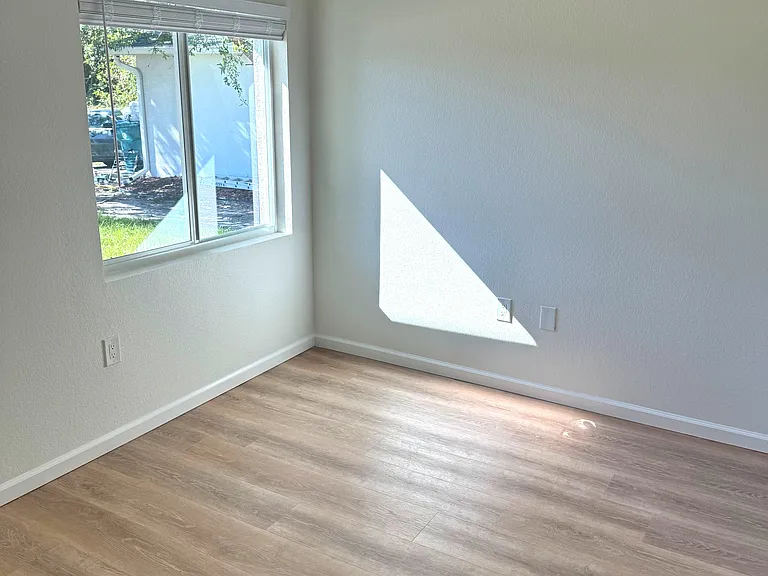 11138 Pendleton Ave — Photo 12