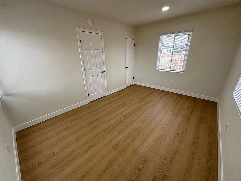 24339 Myers Ave — Photo 16