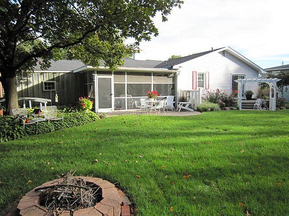 2nd image of 1011 Columbus Cir S