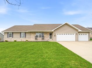 N2369 Holy Hill Dr, Greenville, WI 54942