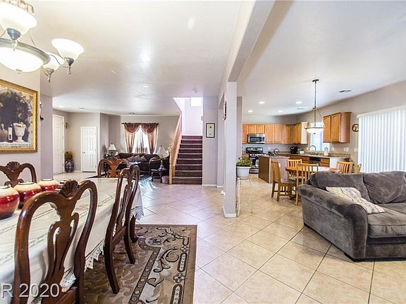 4th image of 1112 E El Campo Grande Ave