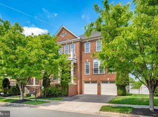 11117 Potomac Oaks Dr, Rockville, MD 20850