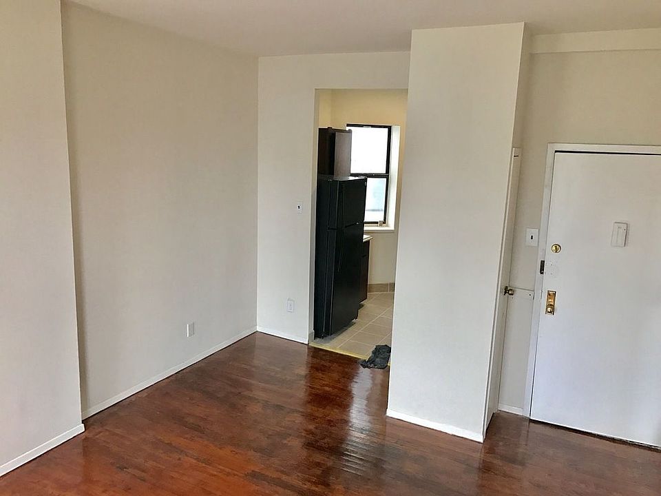 2nd image of 891 Pacific St APT 3F