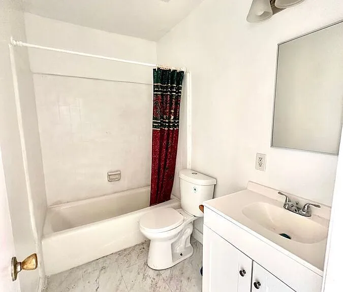622 W 92nd St #3 — Photo 4
