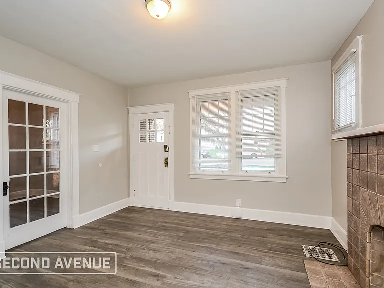 4315 W 8th St — Photo 2