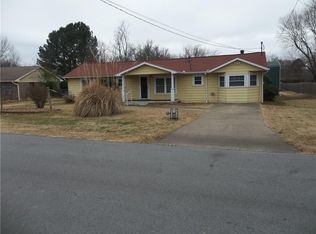210 S Ozark St, Prairie Grove, AR 72753