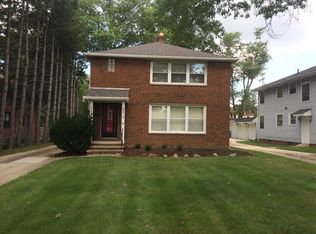 5573 Mayfield Rd, Lyndhurst, OH 44124