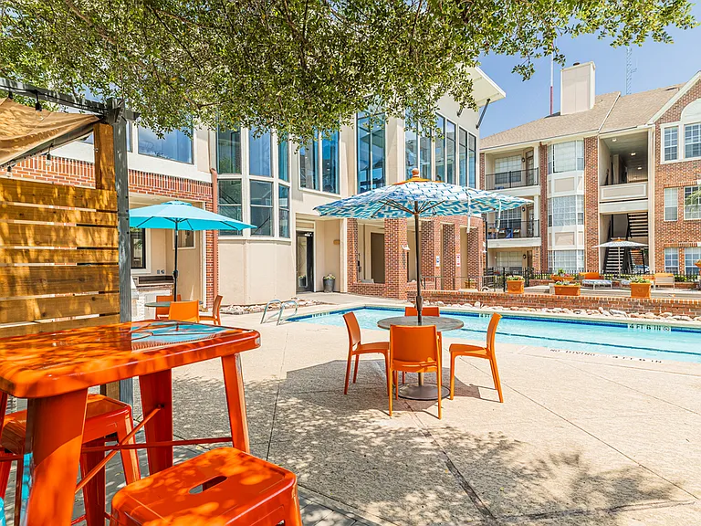 The Village at Bellaire Apartments — Photo 31