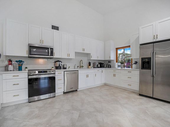 4th image of 2286 NE 215th St 2286