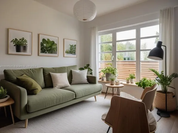 5990 NW 114th St, Hialeah, FL 33012