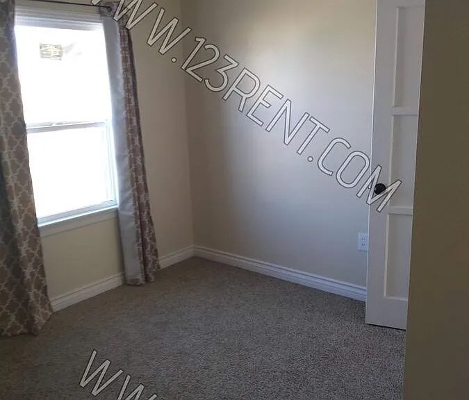 11850 Patricia Ave — Photo 4