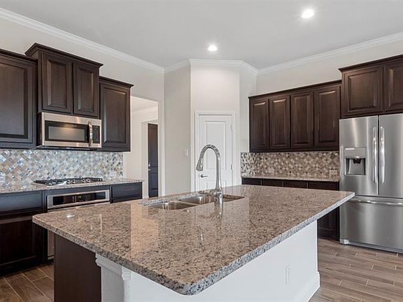 Photos shown here may not depict the specified home & features included are for illustration purposes only.