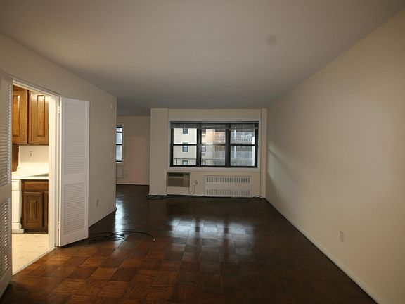 2nd image of 866 E Broadway