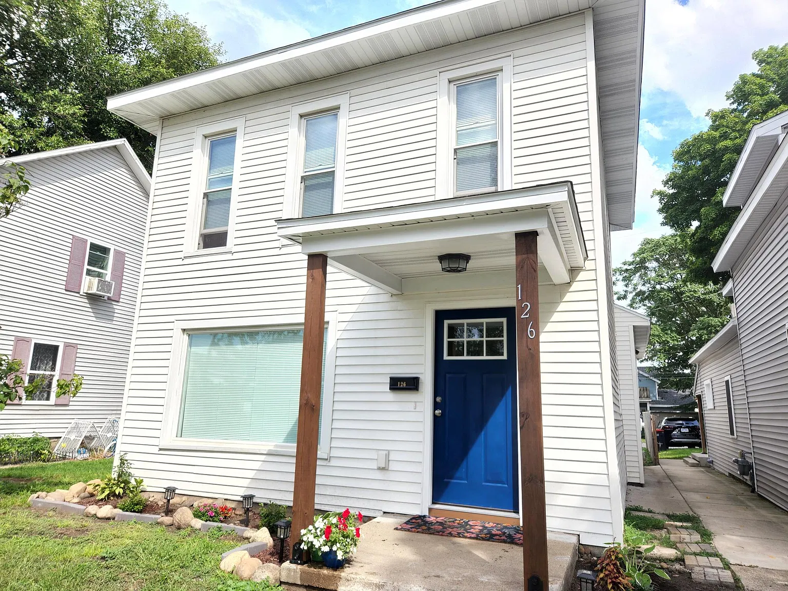 3 bed, 1.5 bath, 1342 sqft, $1,900 — Photo 1