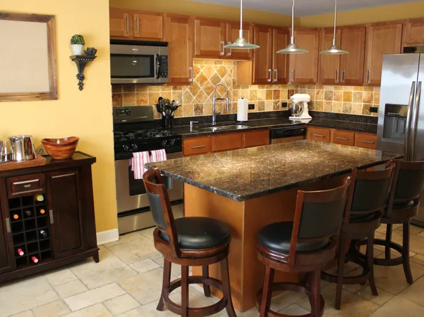 5210 N Delphia Ave Unit 306, Chicago, IL 60656