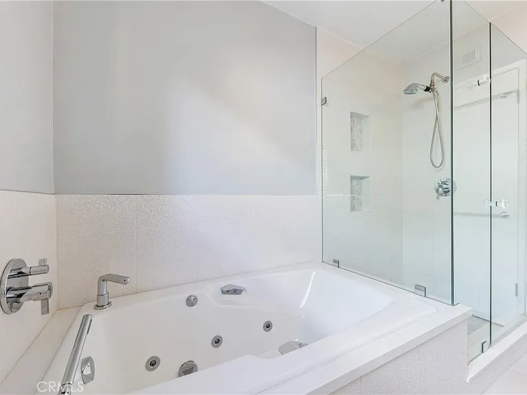 22951 Austin St — Photo 42