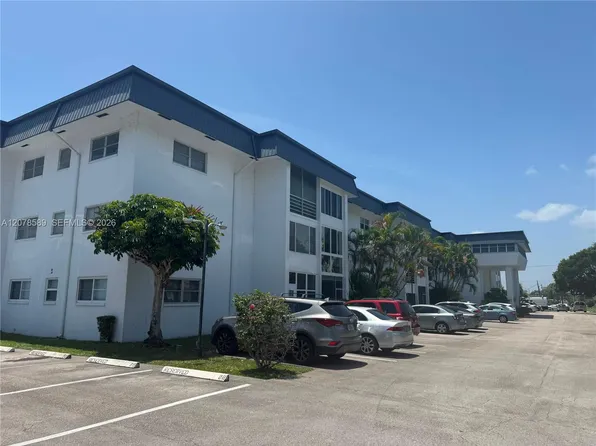 4880 NW 22nd St APT 110, Lauderhill, FL 33313