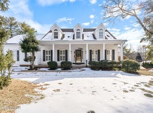 5200 Moccasin Trl, Indian Hills, KY 40207