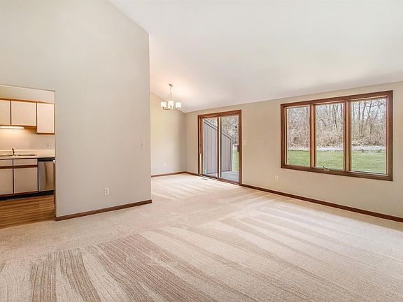 4th image of 579 Park Pl